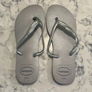 New Without Tag (No Box) Women's Havaiana Flip Flops in Glittery Silver